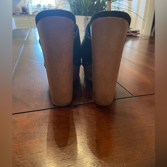 Like new black platform clogs - Picture 5 of 6